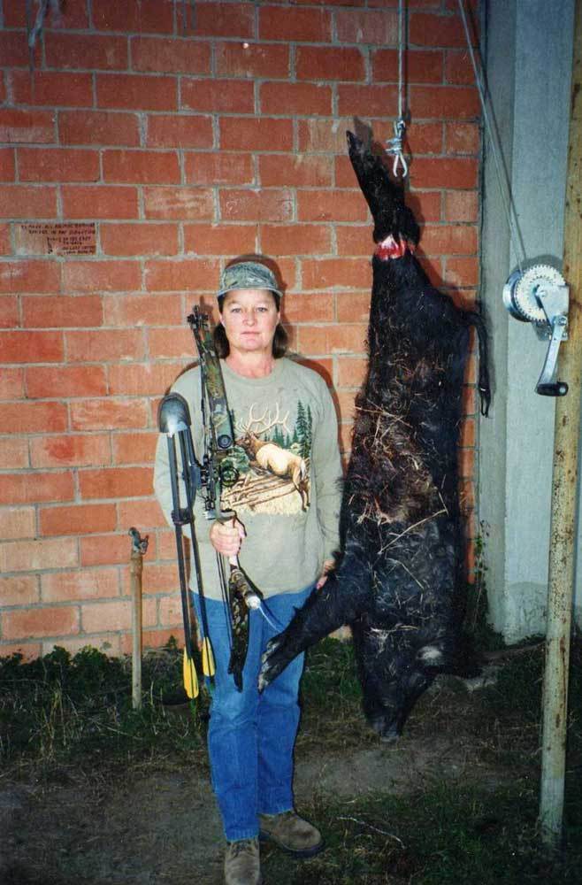 Female_hunter_hog