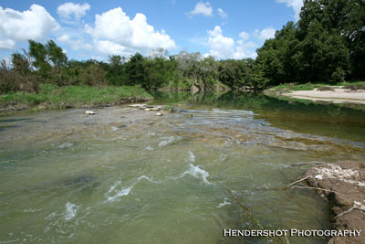 Sabinal river swollen from heavy rains. Brushy hill provides bowhunters with the opportunity to world-class Rio Grande turkeys at unblieveably low prices. Turkey hunts include unlimited ferile hog hunting in the price!